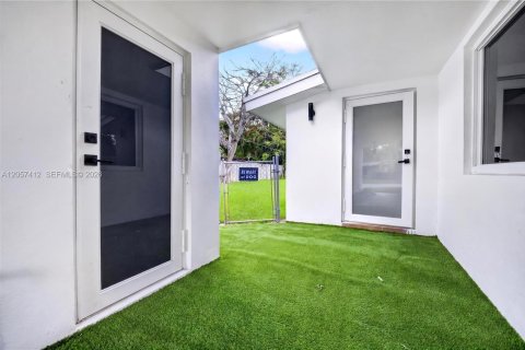 Villa ou maison à louer à Hollywood, Floride: 3 chambres, 176.14 m2 № 2167993 - photo 7