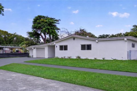 Villa ou maison à louer à Hollywood, Floride: 3 chambres, 176.14 m2 № 2167993 - photo 5