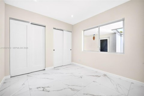 Villa ou maison à louer à Hollywood, Floride: 3 chambres, 176.14 m2 № 2167993 - photo 27