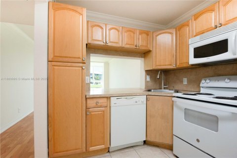 Condo in Davie, Florida, 2 bedrooms  № 1890764 - photo 6