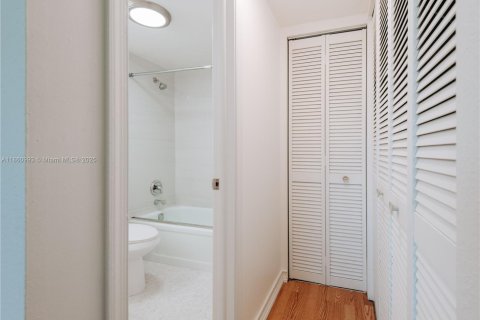 Condo in Davie, Florida, 2 bedrooms  № 1890764 - photo 19