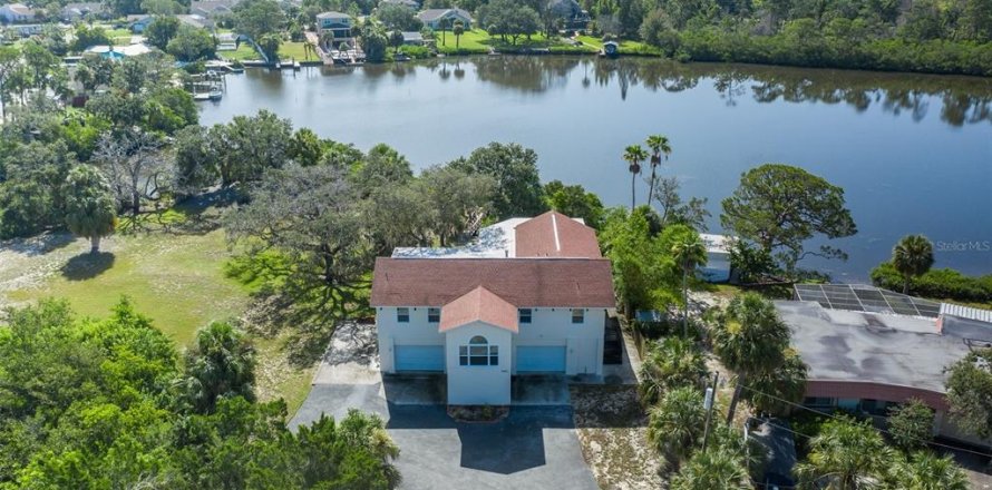 House in Holiday, Florida 3 bedrooms, 180.6 sq.m. № 1848517