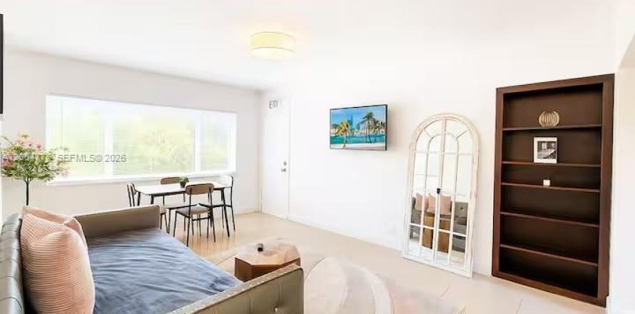 Apartment in Bay Harbor Islands, Florida 1 bedroom, 635.17 sq.m. № 2068190