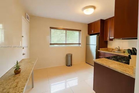 Apartment in Bay Harbor Islands, Florida 1 bedroom, 635.17 sq.m. № 2068190 - photo 8