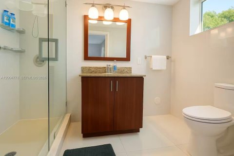 Apartment in Bay Harbor Islands, Florida 1 bedroom, 635.17 sq.m. № 2068190 - photo 6