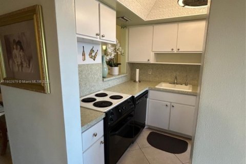 Condominio en alquiler en Hallandale Beach, Florida, 1 dormitorio, 68 m2 № 2054503 - foto 17