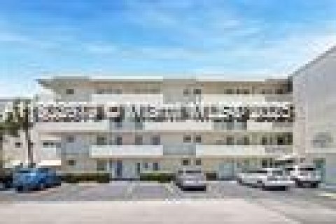 Condominio en alquiler en Hallandale Beach, Florida, 1 dormitorio, 68 m2 № 2054503 - foto 6