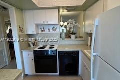 Condominio en alquiler en Hallandale Beach, Florida, 1 dormitorio, 68 m2 № 2054503 - foto 15
