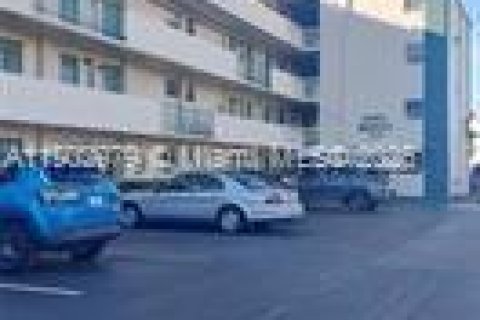 Condominio en alquiler en Hallandale Beach, Florida, 1 dormitorio, 68 m2 № 2054503 - foto 23
