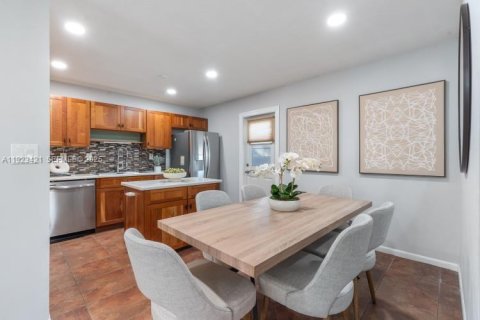 Casa en venta en Oakland Park, Florida, 3 dormitorios, 121.7 m2 № 1982791 - foto 10