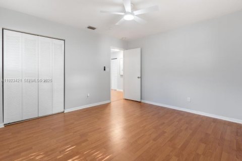 Casa en venta en Oakland Park, Florida, 3 dormitorios, 121.7 m2 № 1982791 - foto 18