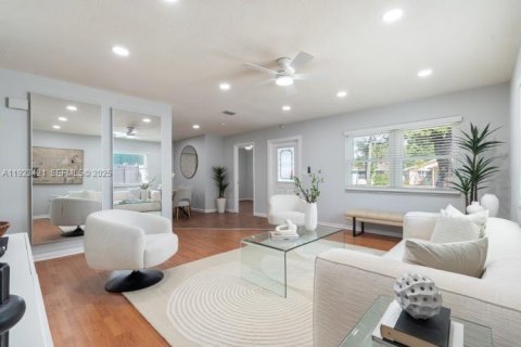 Casa en venta en Oakland Park, Florida, 3 dormitorios, 121.7 m2 № 1982791 - foto 4