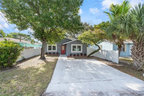 Casa en venta en Oakland Park, Florida, 3 dormitorios, 121.7 m2 № 1982791 - foto 1