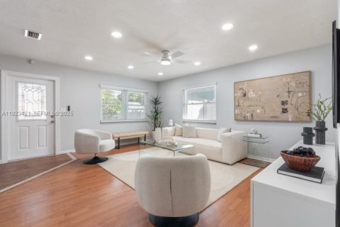 Casa en venta en Oakland Park, Florida, 3 dormitorios, 121.7 m2 № 1982791 - foto 3
