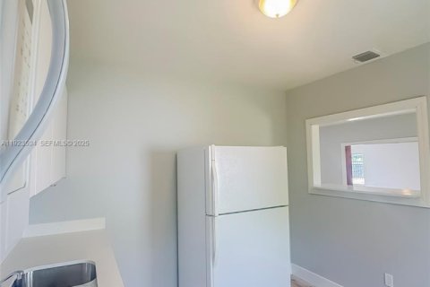 House in Miami, Florida 4 bedrooms, 107.4 sq.m. № 2038940 - photo 22