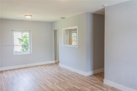 House in Miami, Florida 4 bedrooms, 107.4 sq.m. № 2038940 - photo 8