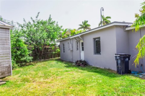 House in Miami, Florida 4 bedrooms, 107.4 sq.m. № 2038940 - photo 29