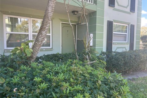 Condo in Clearwater, Florida, 2 bedrooms  № 2219126 - photo 21