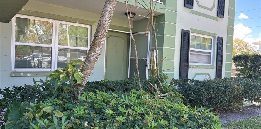 Condo in Clearwater, Florida, 2 bedrooms  № 2219126