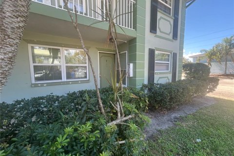 Condo in Clearwater, Florida, 2 bedrooms  № 2219126 - photo 25