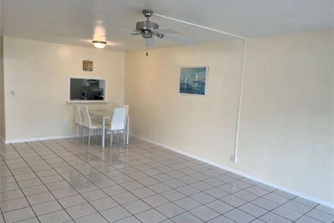 Condo in Clearwater, Florida, 2 bedrooms  № 2219126 - photo 19