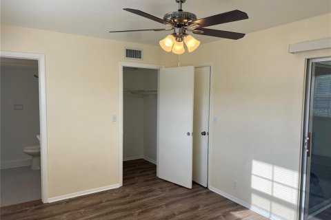 Condo in Clearwater, Florida, 2 bedrooms  № 2219126 - photo 18