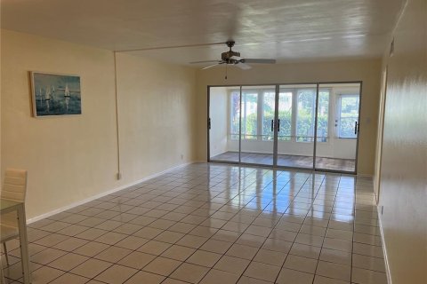 Condo in Clearwater, Florida, 2 bedrooms  № 2219126 - photo 5