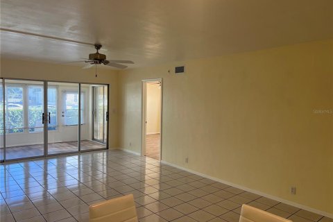 Condo in Clearwater, Florida, 2 bedrooms  № 2219126 - photo 7