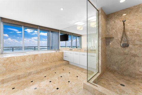Condominio en venta en Miami, Florida, 3 dormitorios, 342.07 m2 № 2152670 - foto 12