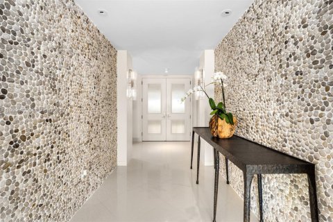 Condominio en venta en Miami, Florida, 3 dormitorios, 342.07 m2 № 2152670 - foto 9
