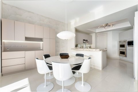 Condominio en venta en Miami, Florida, 3 dormitorios, 342.07 m2 № 2152670 - foto 5