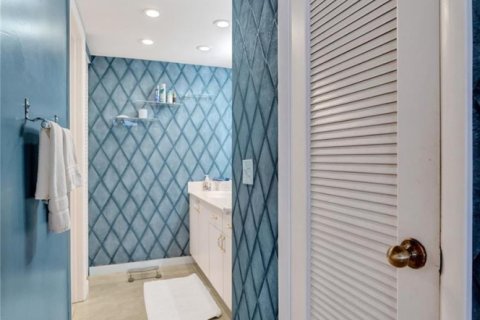 Condo in Hollywood, Florida, 2 bedrooms  № 2241392 - photo 26