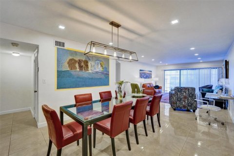 Condo in Hollywood, Florida, 2 bedrooms  № 2241392 - photo 3