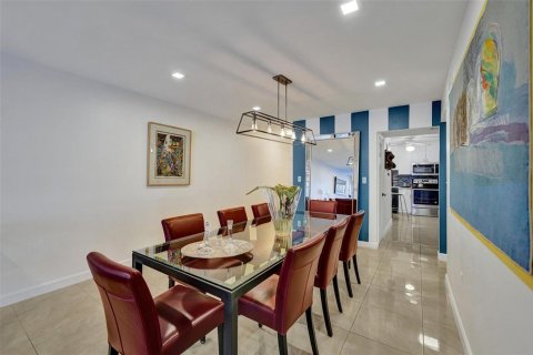 Condo in Hollywood, Florida, 2 bedrooms  № 2241392 - photo 6