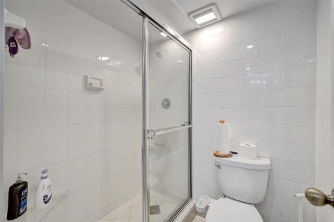 Condo in Hollywood, Florida, 2 bedrooms  № 2241392 - photo 29