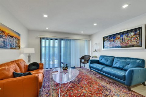 Condo in Hollywood, Florida, 2 bedrooms  № 2241392 - photo 9