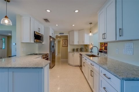 House in Largo, Florida 3 bedrooms, 181.07 sq.m. № 1550982 - photo 8