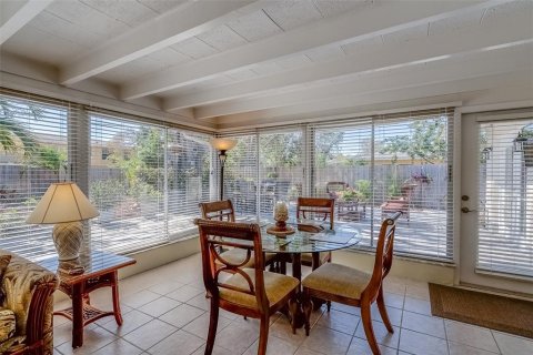 House in Largo, Florida 3 bedrooms, 181.07 sq.m. № 1550982 - photo 22