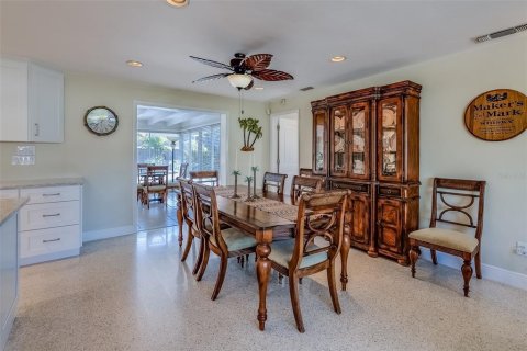 House in Largo, Florida 3 bedrooms, 181.07 sq.m. № 1550982 - photo 14