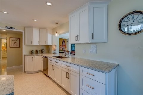 House in Largo, Florida 3 bedrooms, 181.07 sq.m. № 1550982 - photo 10