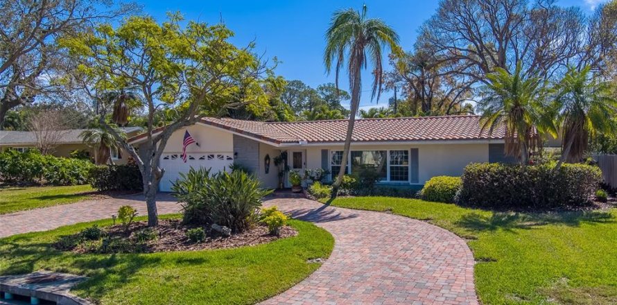 House in Largo, Florida 3 bedrooms, 181.07 sq.m. № 1550982