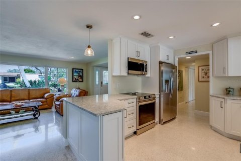 House in Largo, Florida 3 bedrooms, 181.07 sq.m. № 1550982 - photo 9