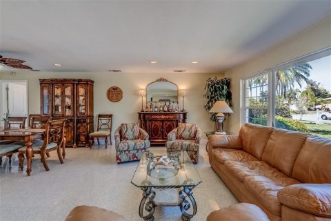 House in Largo, Florida 3 bedrooms, 181.07 sq.m. № 1550982 - photo 3