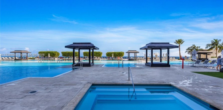 Condominio en Hallandale Beach, Florida, 1 dormitorio № 1488112
