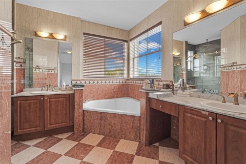 Villa ou maison à vendre à Doral, Floride: 4 chambres, 225.66 m2 № 2084239 - photo 17