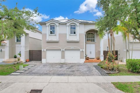 Villa ou maison à vendre à Doral, Floride: 4 chambres, 225.66 m2 № 2084239 - photo 1
