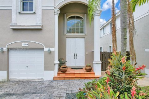 Villa ou maison à vendre à Doral, Floride: 4 chambres, 225.66 m2 № 2084239 - photo 2