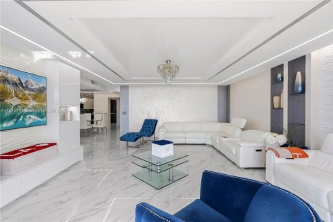 Condominio en venta en Hallandale Beach, Florida, 3 dormitorios, 172.43 m2 № 1942676 - foto 4