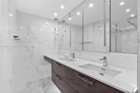 Condominio en venta en Hallandale Beach, Florida, 3 dormitorios, 172.43 m2 № 1942676 - foto 15