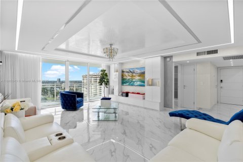Condominio en venta en Hallandale Beach, Florida, 3 dormitorios, 172.43 m2 № 1942676 - foto 2